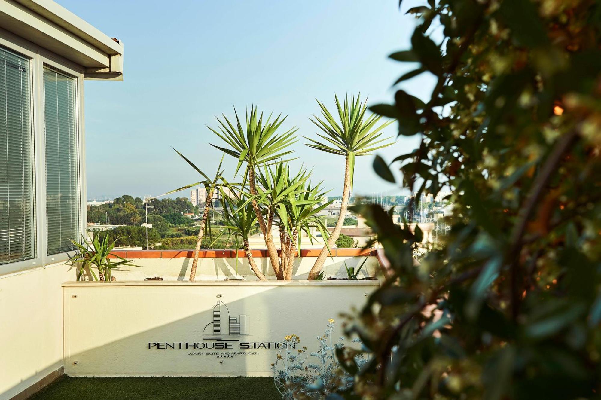 Penthouse Station Luxury Suites & Apartment ブリンディジ エクステリア 写真