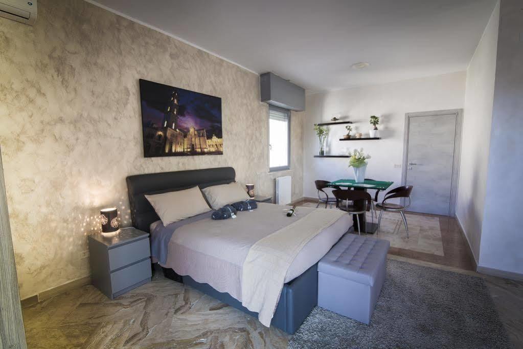Penthouse Station Luxury Suites & Apartment ブリンディジ エクステリア 写真