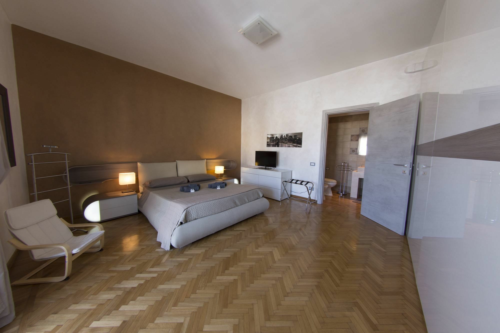 Penthouse Station Luxury Suites & Apartment ブリンディジ エクステリア 写真